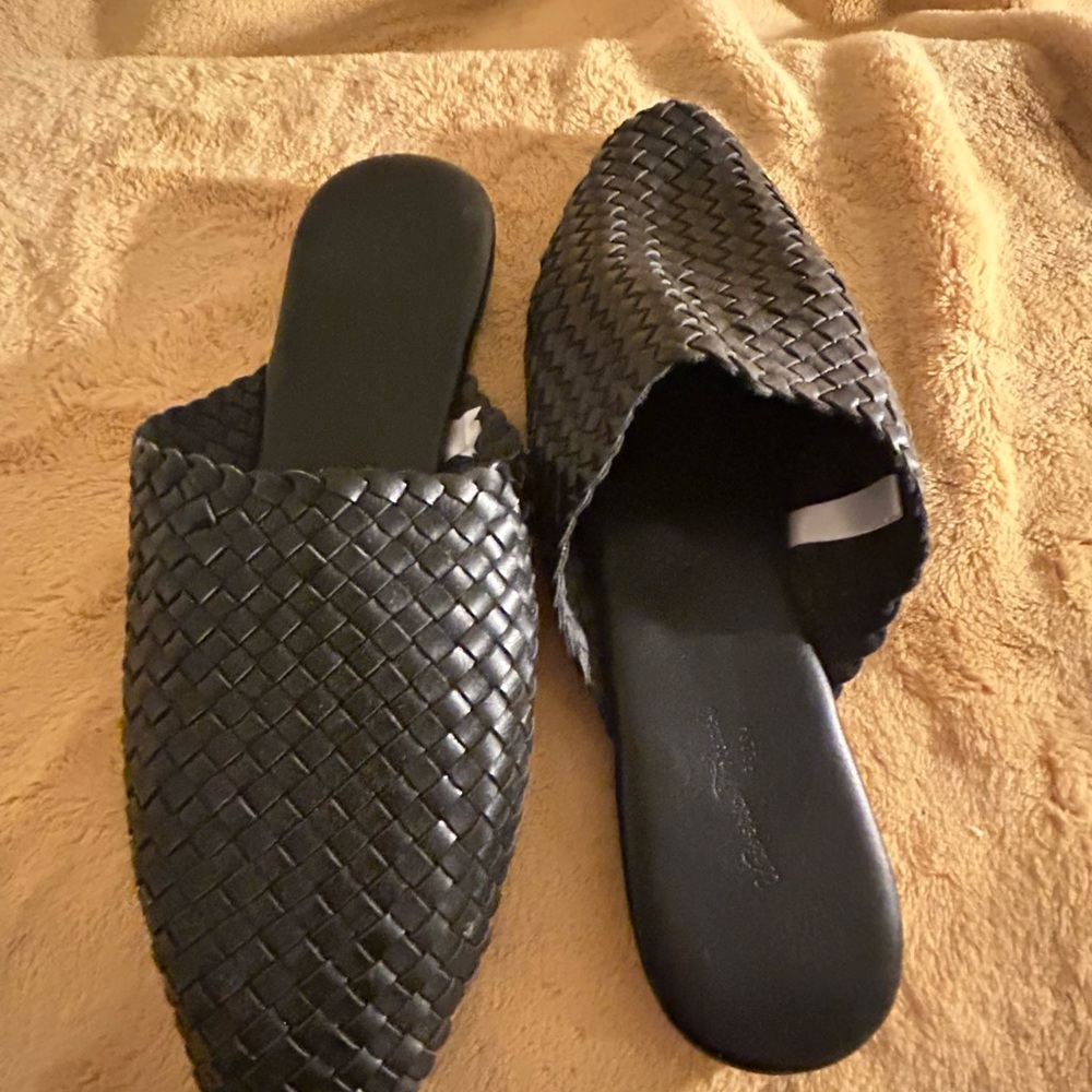 Universal Thread Black Woven Mules